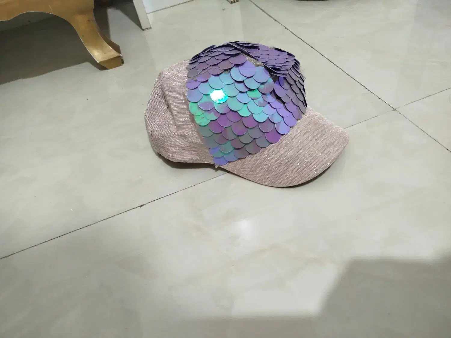 کفش نو|کیف، کفش، کمربند|رشت, شهریاران|دیوار