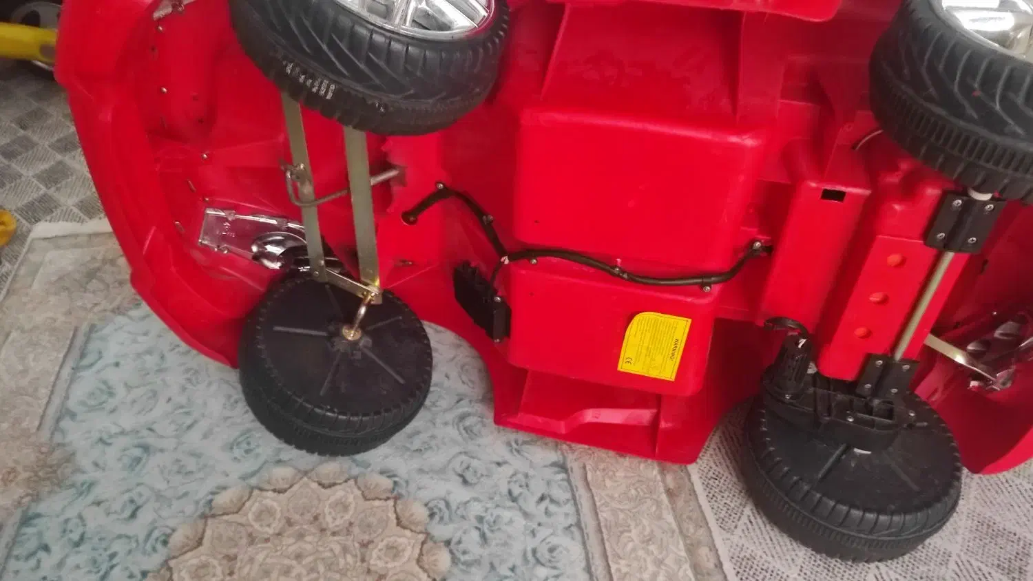 باسلام ماشین برقی سالم بدون شکستگی|اسباب‌بازی بچه|محمدیه-قزوین, |دیوار