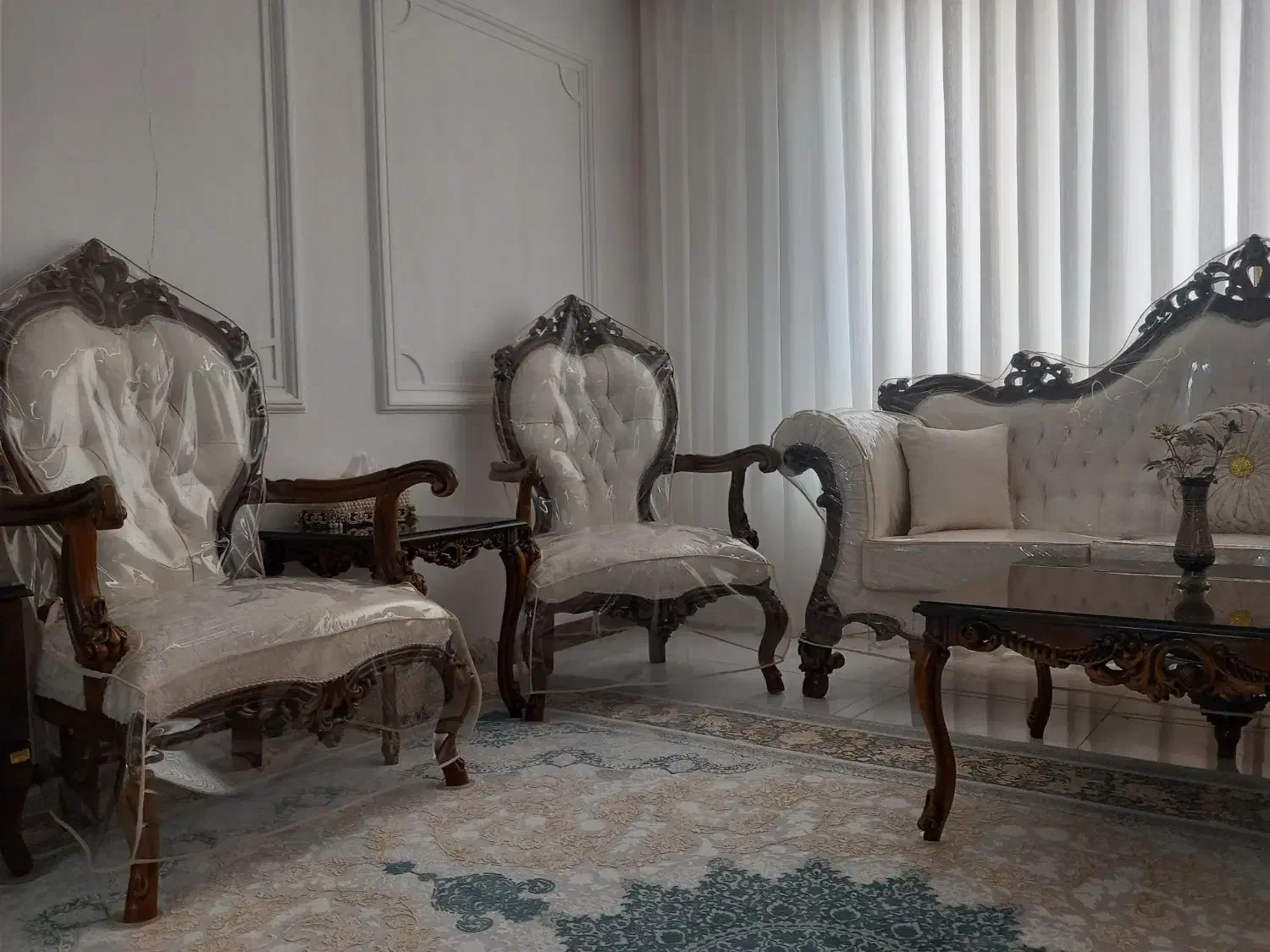 مبل کلاسیک واقعا نو مناسب جهیزیه|مبلمان خانگی و میز عسلی|تهران, شهرک غزالی|دیوار