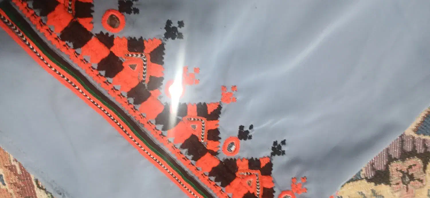 لباس تپه ای دو رنگ|لباس|سیب و سوران, |دیوار