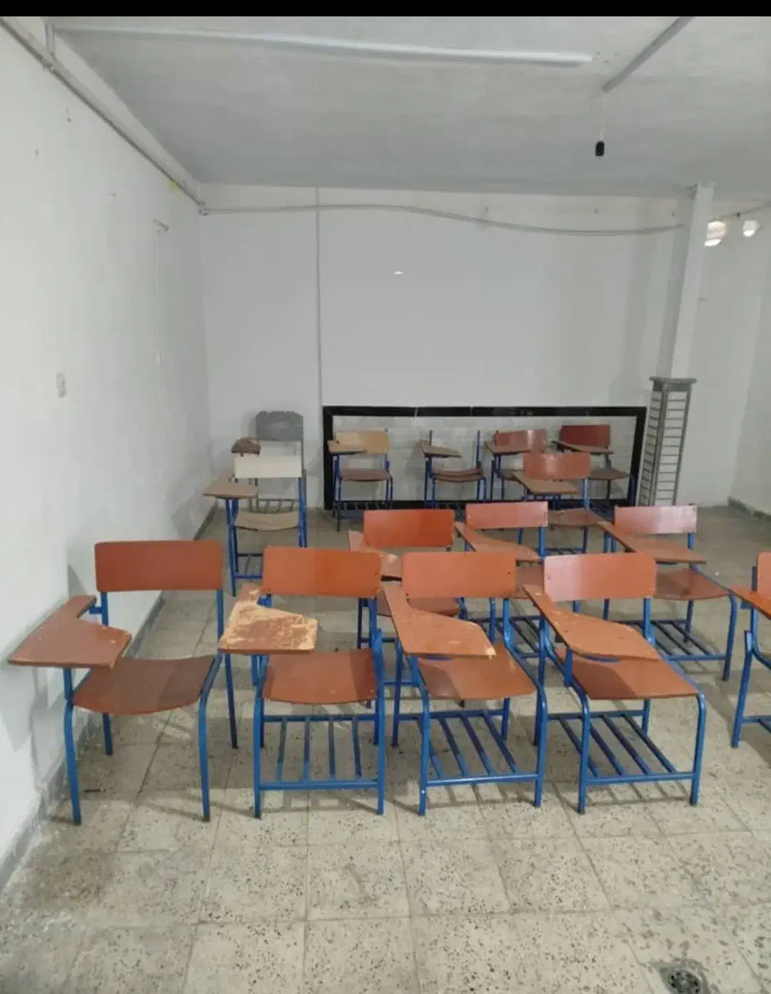 صندل تک نفره|صندلی و نیمکت|میانه, |دیوار