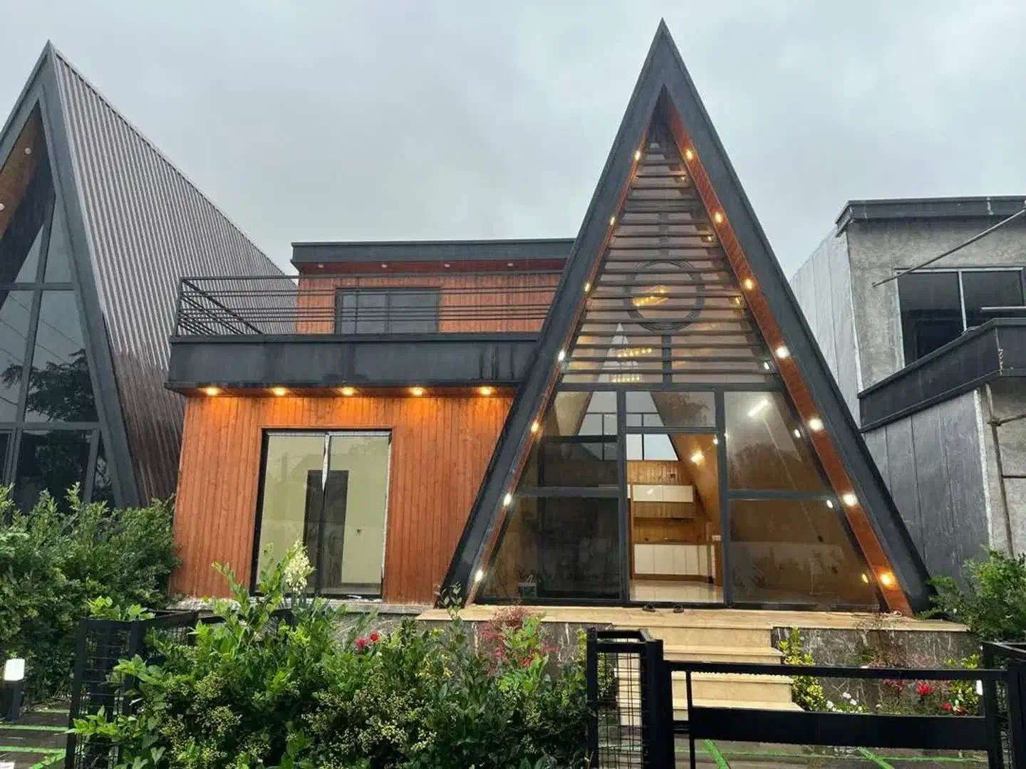 ویلا نما سوئیسی با روف شهرک اصیل سندتک برگ|فروش خانه و ویلا|تهران, تهرانپارس جنوبی|دیوار