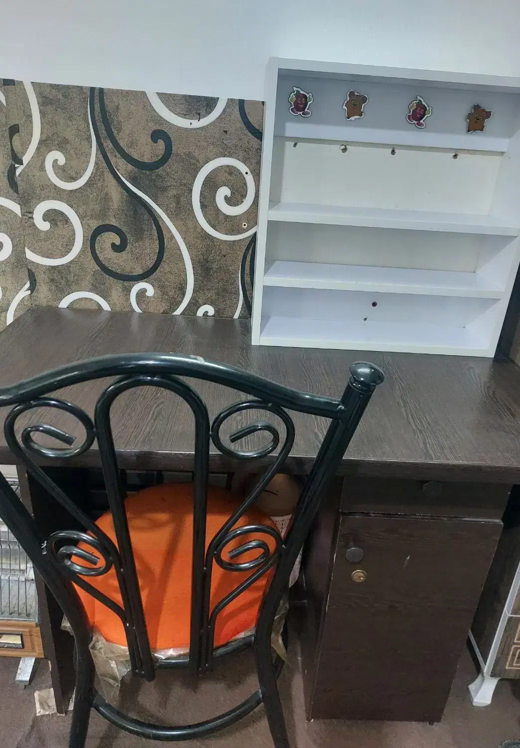 میز مطالعه|میز تحریر و کامپیوتر|خان ببین, |دیوار