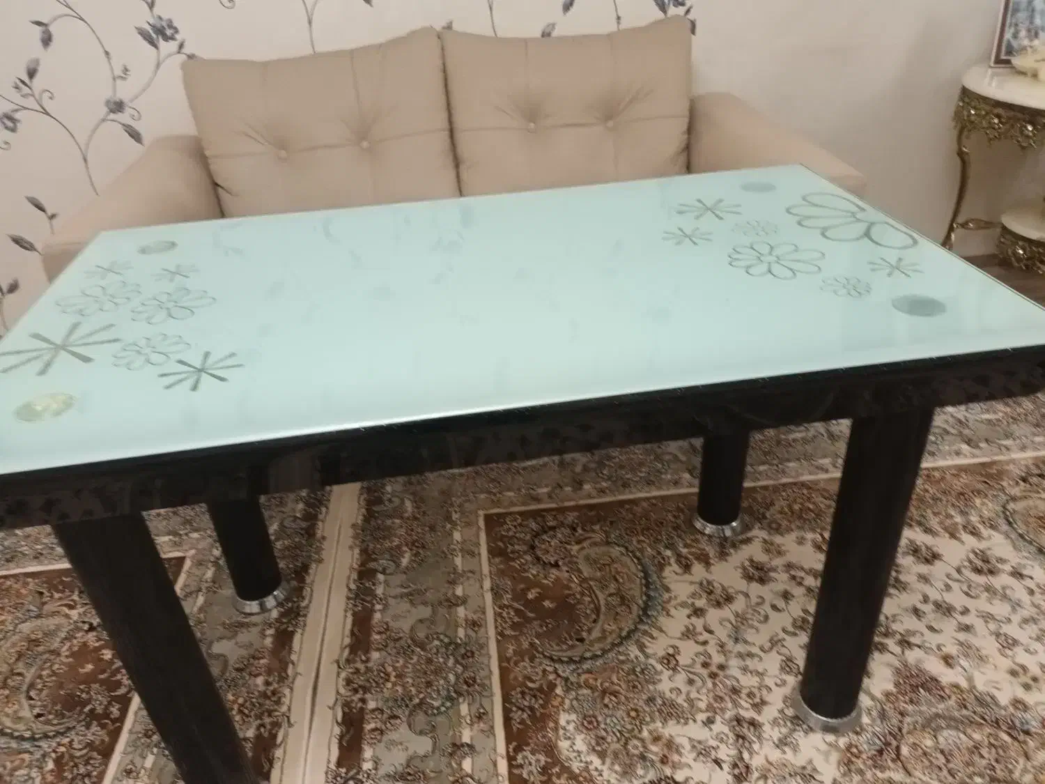 میز غذاخوری چهار نفره در حد نو|میز و صندلی غذاخوری|خوی, |دیوار