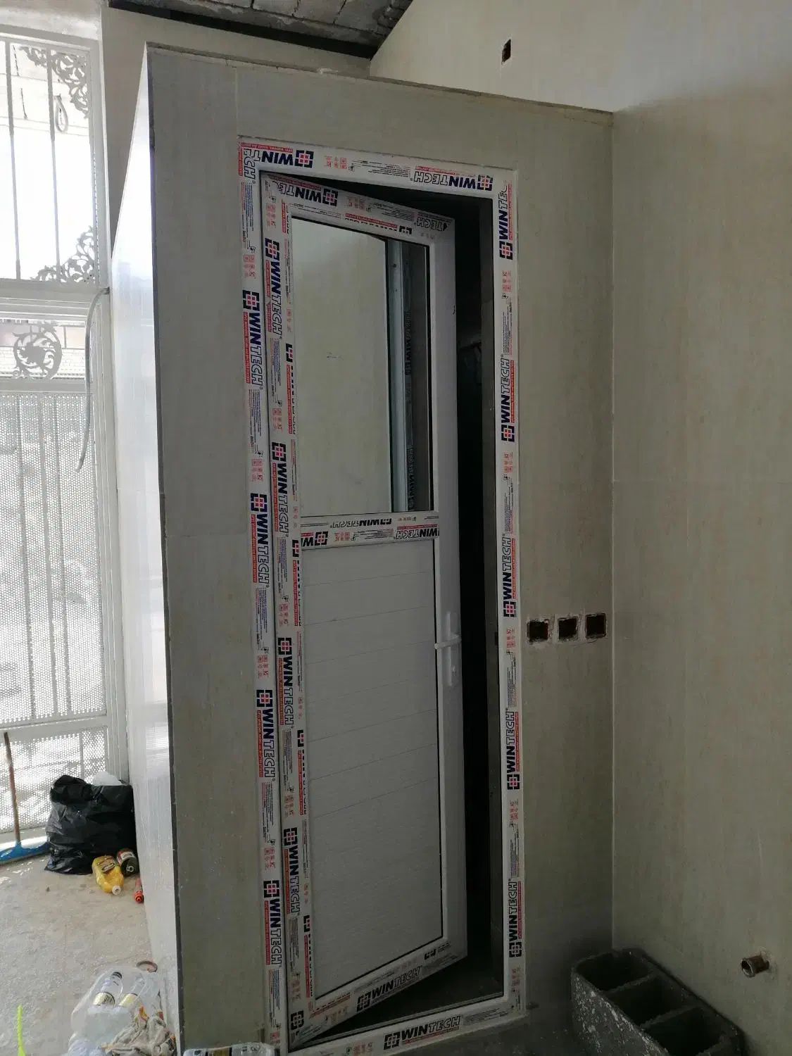 تولید درب و پنجره دوجداره.مونتاژ درب ضد سرقت|خدمات پیشه و مهارت|آزادشهر, |دیوار