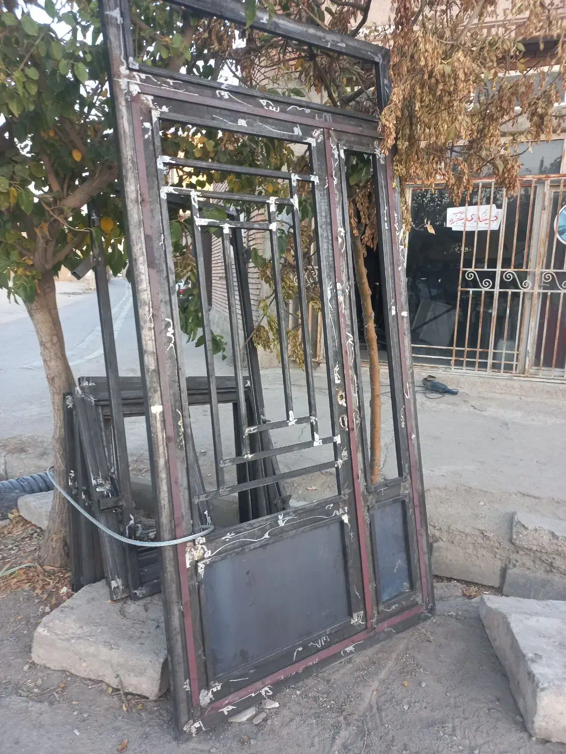 جوشکار انواع درب و سازه های فلزی جوشکاری|خدمات پیشه و مهارت|بهار, |دیوار