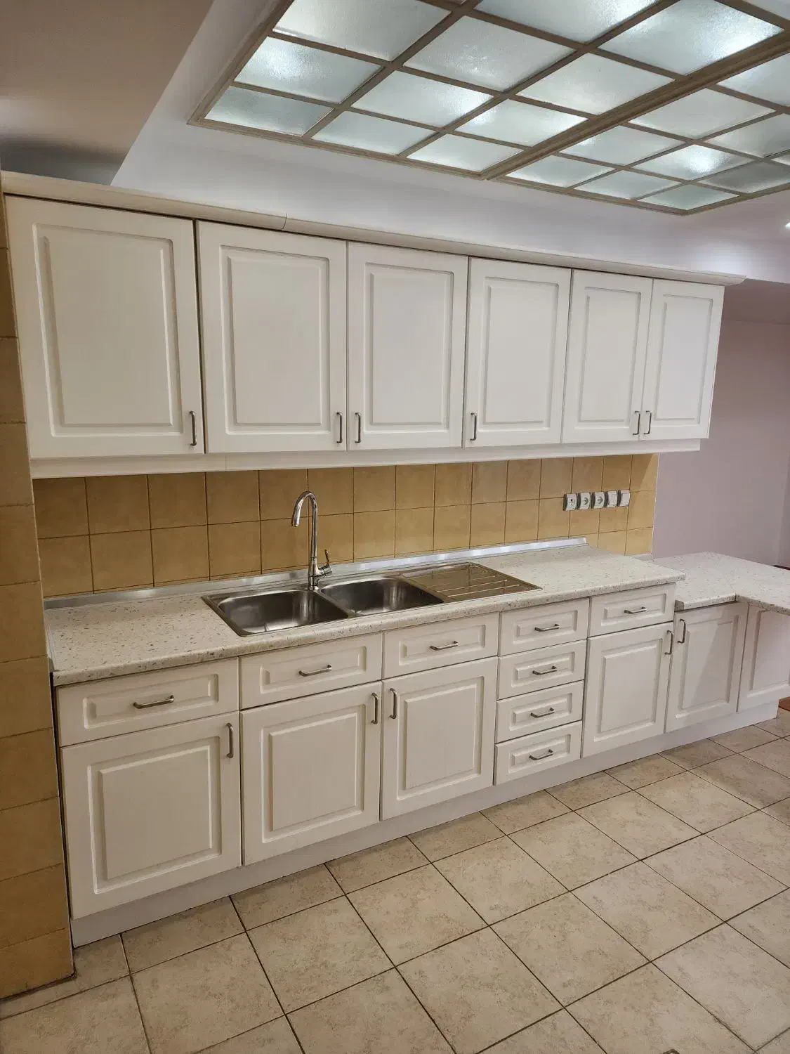 ۱۳۰متر ۲خواب ونک شیراز جنوبی باامکانات رو به آفتاب