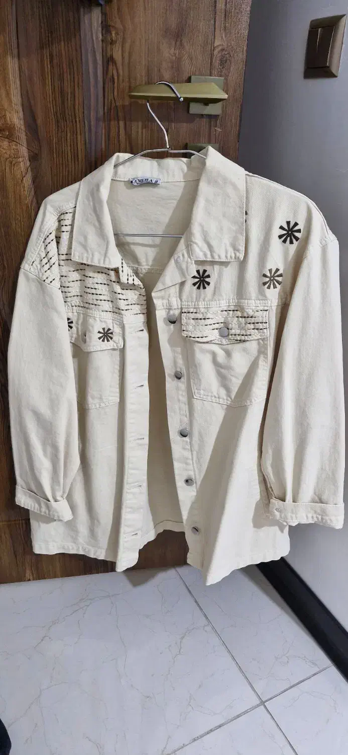 کت کتان و شومیز|لباس|بابل, |دیوار