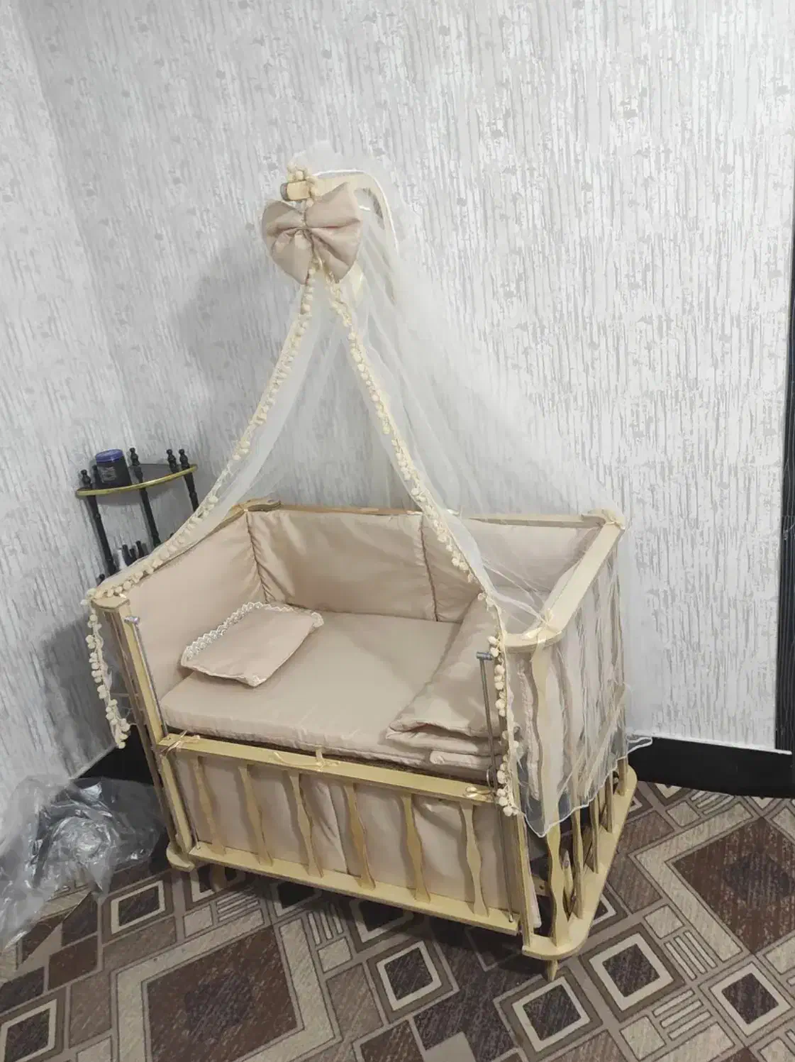 تخت کنار مادر مدل فرشته|تخت و سرویس خواب|قروه, |دیوار