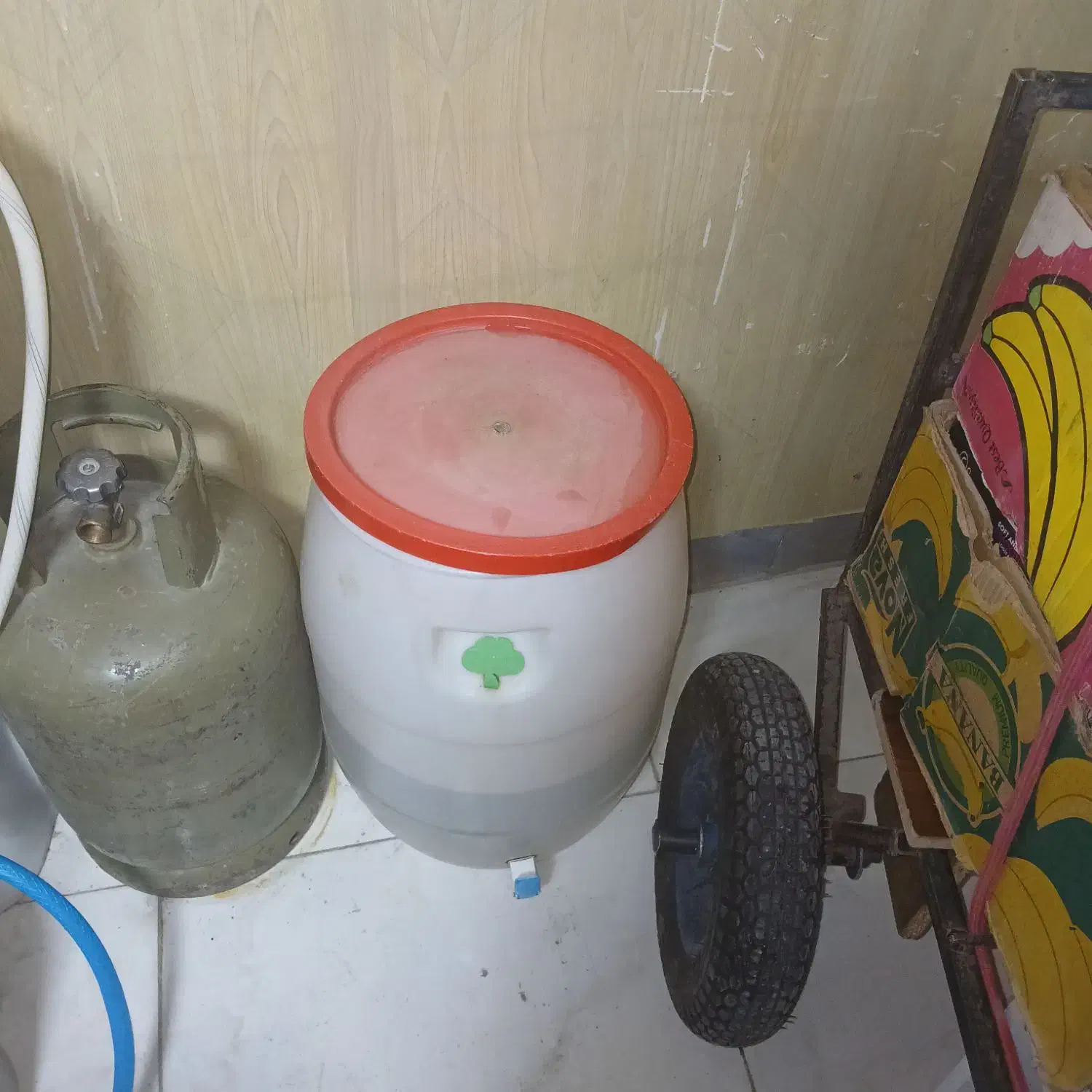 دبه شیر دار|ظروف نگهدارنده، پلاستیکی، یکبارمصرف|سنندج, |دیوار