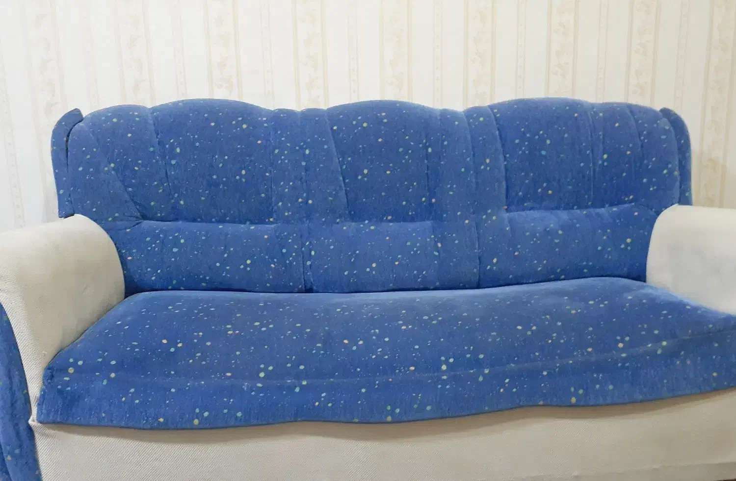 مبل دو رنگ|مبلمان خانگی و میز عسلی|میانه, |دیوار