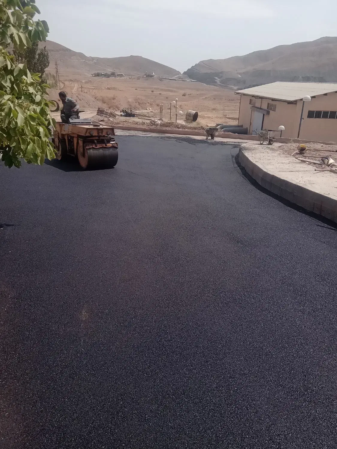 ایزوگام قیرگونی اسفالت|خدمات پیشه و مهارت|آبیک, |دیوار