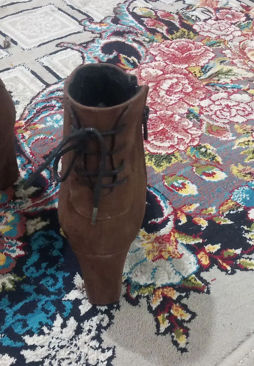 یک جفت چکمه|کیف، کفش، کمربند|شوشتر, |دیوار