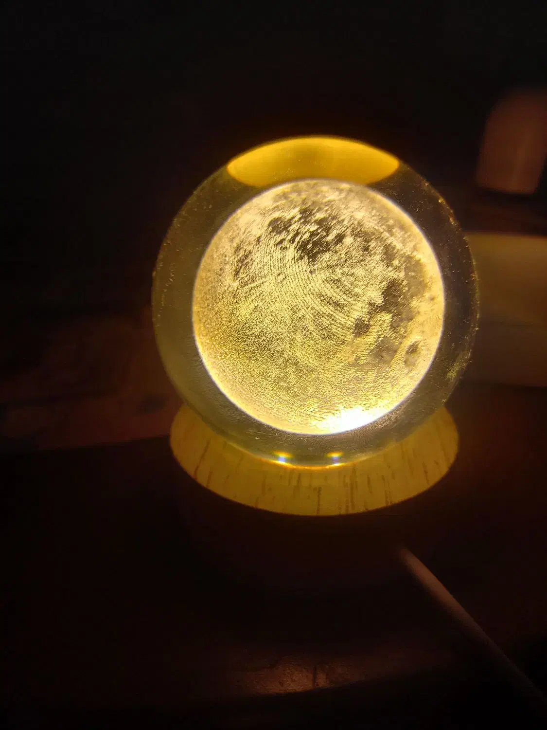 چراغ خواب طرح ماه مدل گوی|چراغ خواب و آباژور|پرند, فاز ۵|دیوار