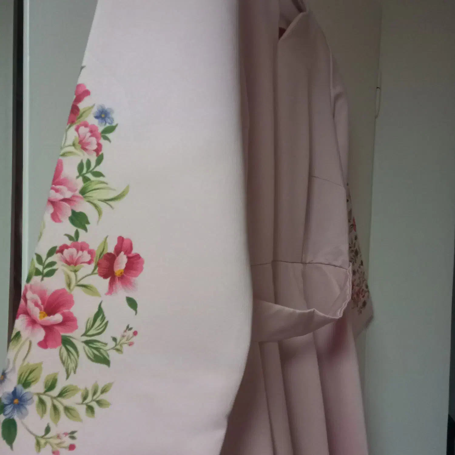 لباس مجلسی|لباس|تهران, ورزشگاه آزادی|دیوار