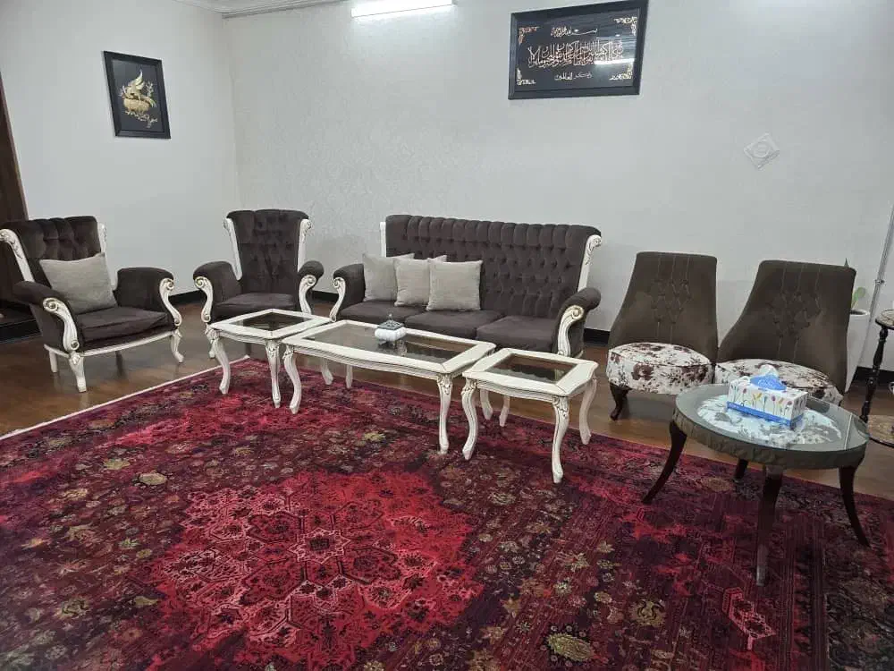 سرویس مبل ۹ نفره نیمه کلاسیک بسیار سالم و تمیز|مبلمان خانگی و میز عسلی|تربت جام, والفجر|دیوار