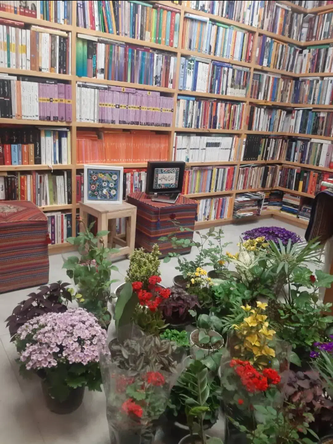 فروش و خرید کتابخانه شخصی|کتاب و مجله ادبی|تهران, درکه|دیوار