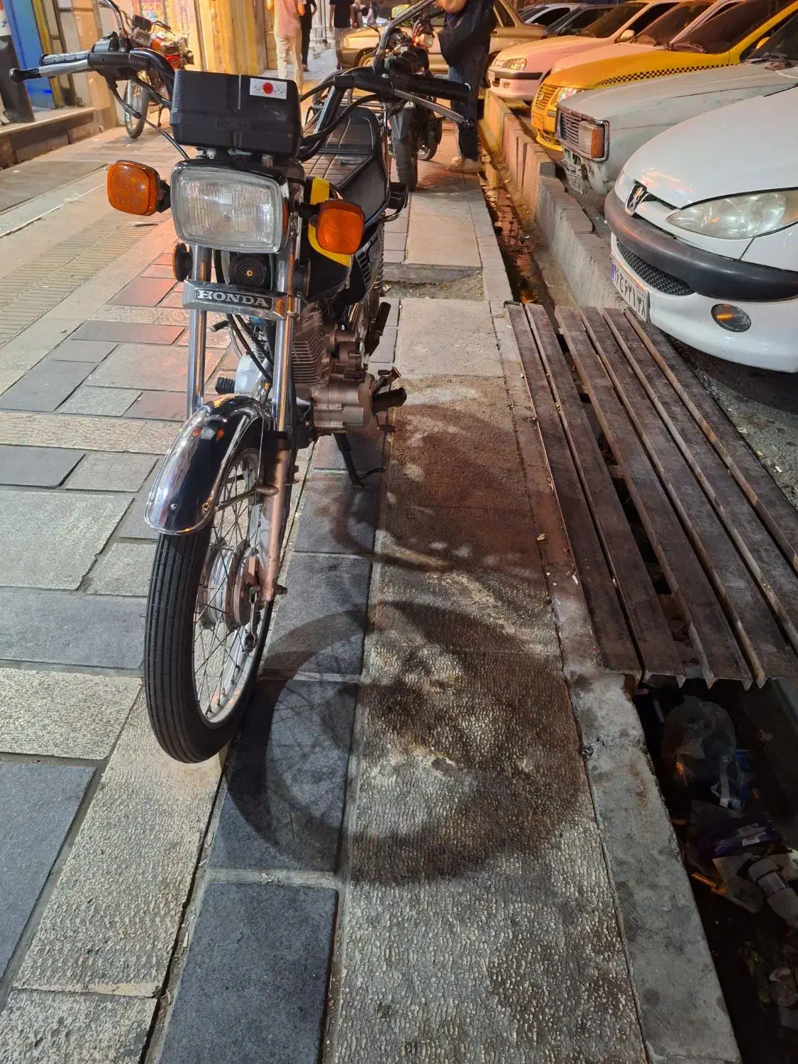 هوندا ۱۲۵ استارتی|موتورسیکلت|اندیشه, اندیشه فاز ۱|دیوار