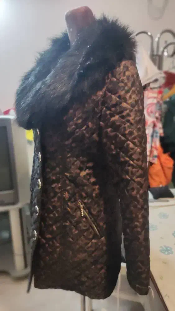 پالتو|لباس|گلبهار, شهر جدید گلبهار|دیوار