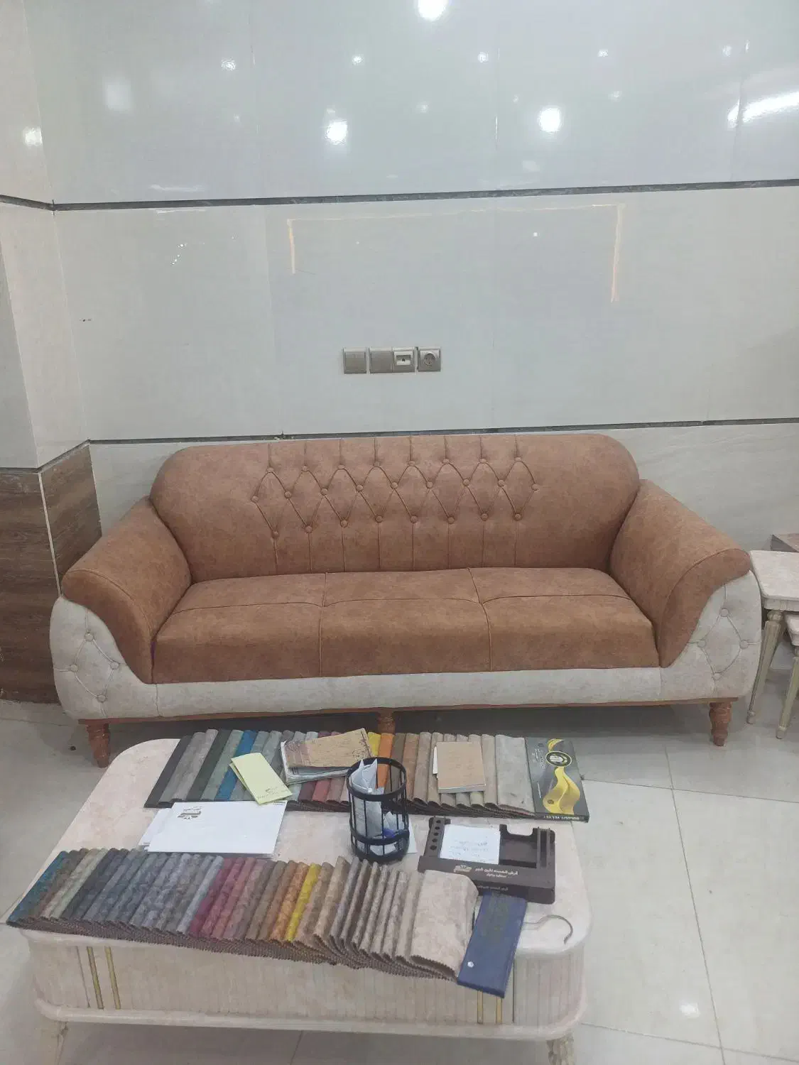 مبل راحتی ۷نفره  شکلاتی و کرم زیر قیمت|مبلمان خانگی و میز عسلی|اصفهان, شهرک ولیعصر|دیوار