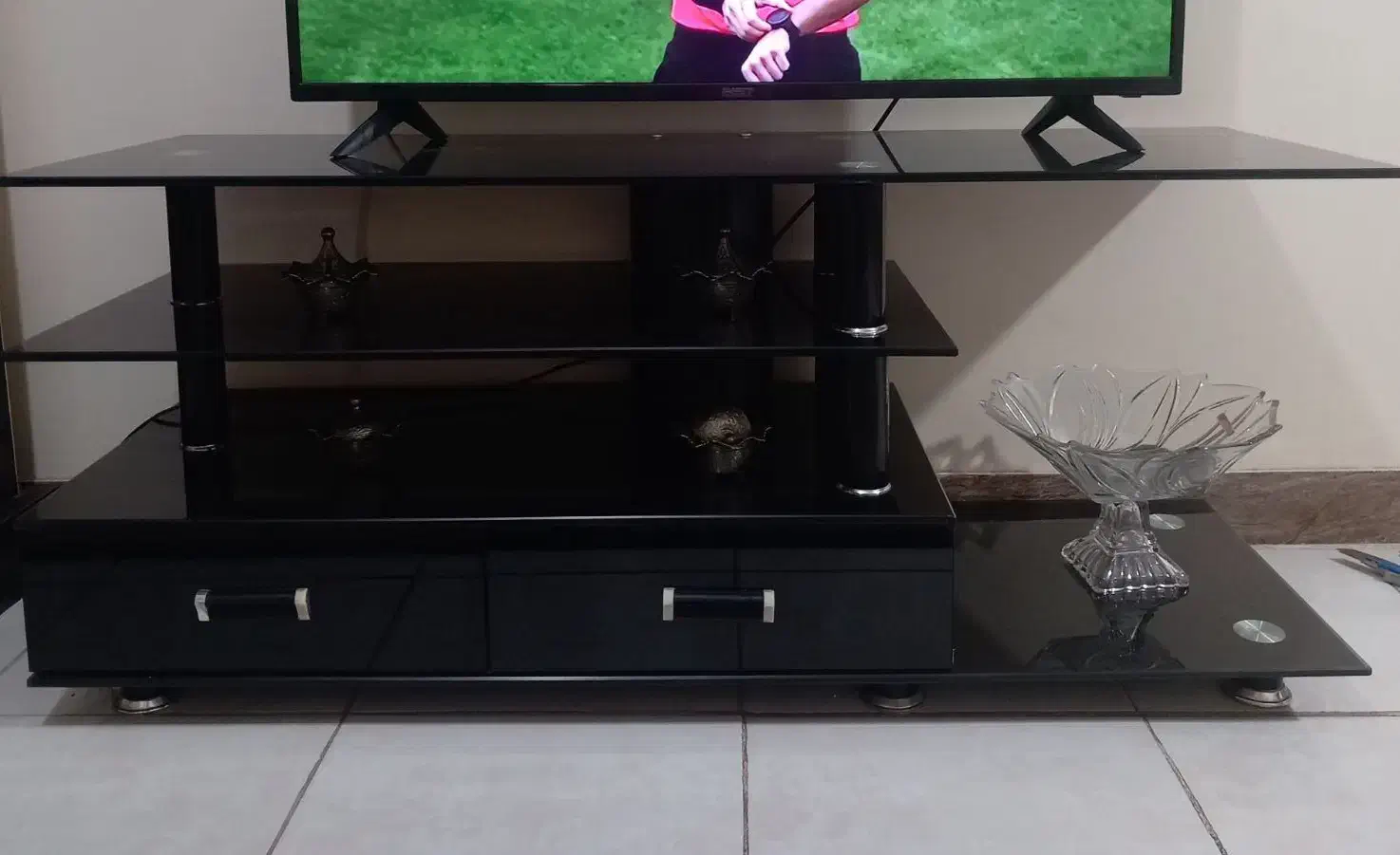 بوفه نو و تمیز به همراه میز تلویزیون اشانتیون|بوفه، ویترین، کنسول|پاکدشت, پاکدشت (مامازند)|دیوار