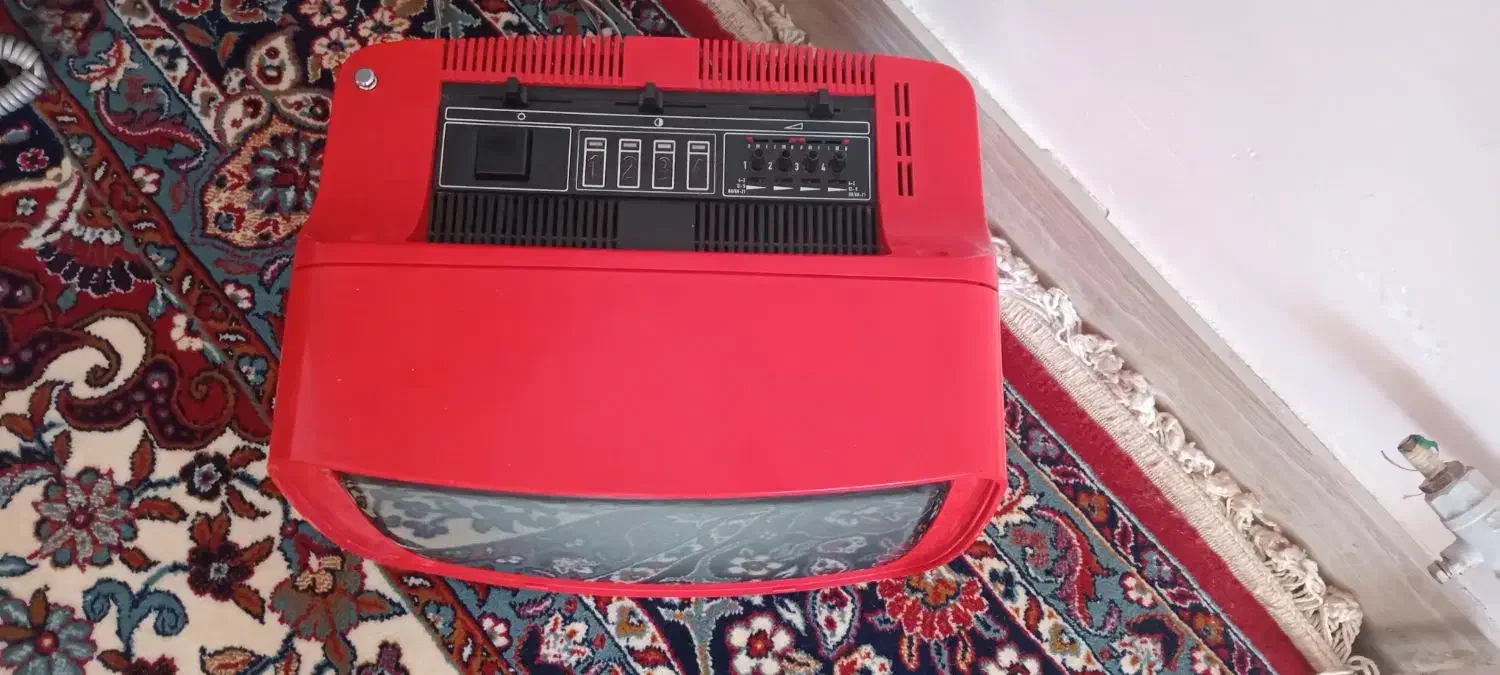 تلویزیون قدیمی سیاهوسفید سفید سالم|تلویزیون و پروژکتور|بروجرد, |دیوار