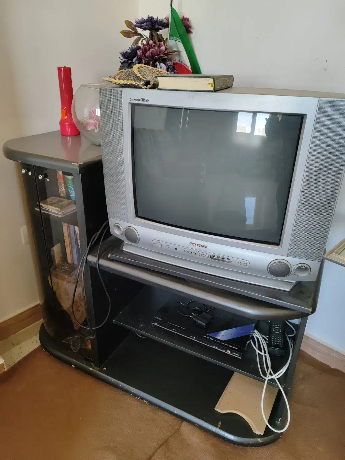 تلویزیون شهاب 21 اینچ و میز تلویزیون. مناسب باغ|تلویزیون و پروژکتور|ابهر, |دیوار