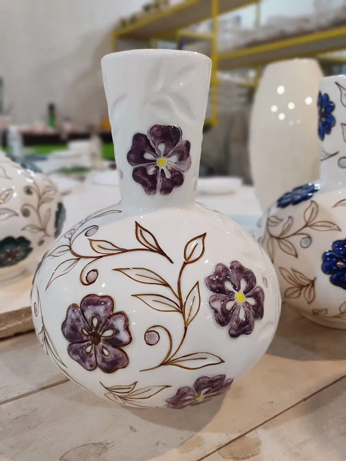 استخدام نیروی خانم جهت طراحی و نقاشی روی سرامیک|استخدام هنری و رسانه|مرند, |دیوار