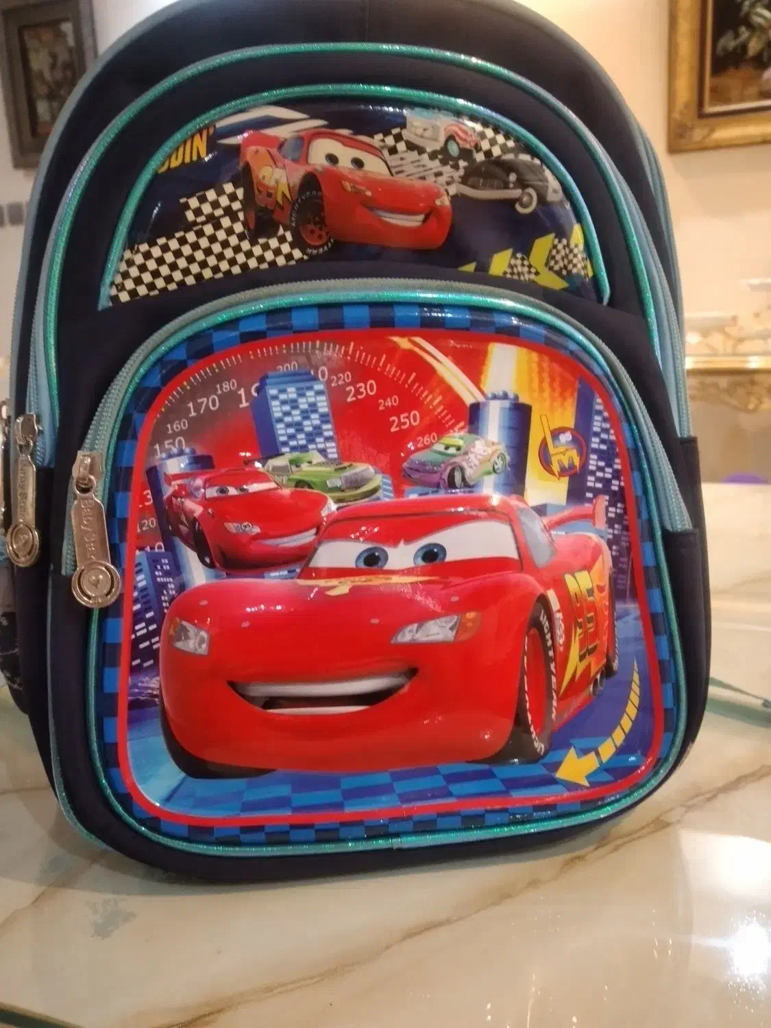 کوله پشتی به همراه لوازم تحریر|لوازم التحریر|رشت, چله خانه|دیوار