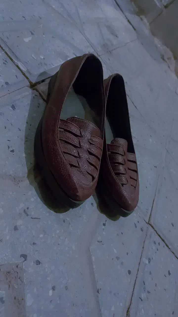 کفش بیرونی|کیف، کفش، کمربند|تربت جام, بیست متری منبع آب|دیوار