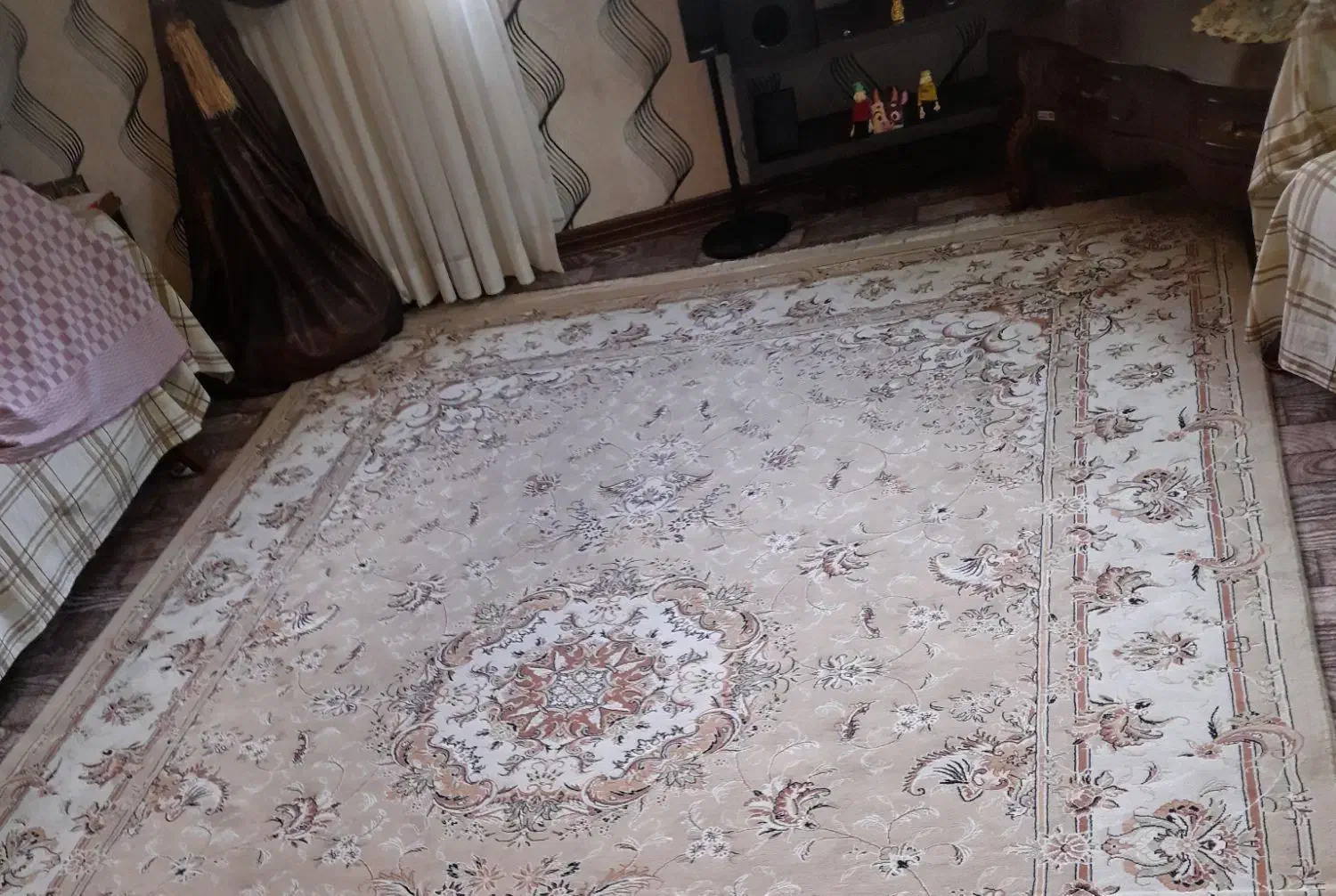 فرش ۹متری درحدنوفروش فوری به علت جابهجایی|فرش|بابل, |دیوار