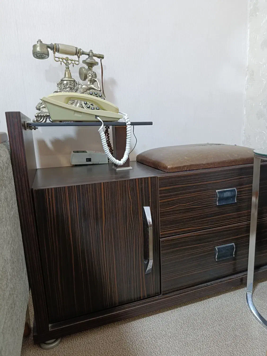 میز تلفن|میز تلفن|دوگنبدان, |دیوار