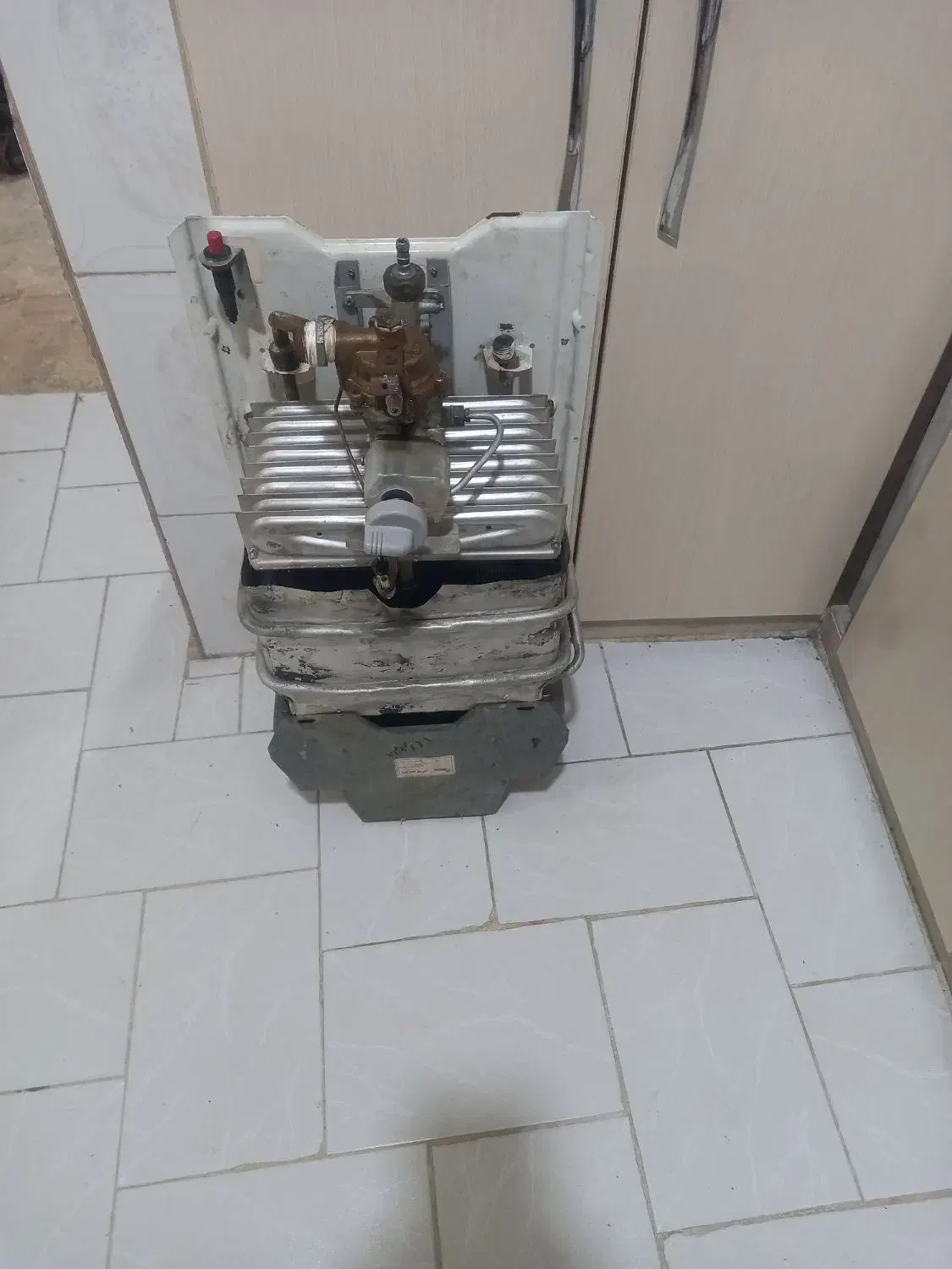 ابگرمکن دیواری بوتان ۱۱۵|آبگرمکن، پکیج، شوفاژ|اصفهان, سرچشمه|دیوار