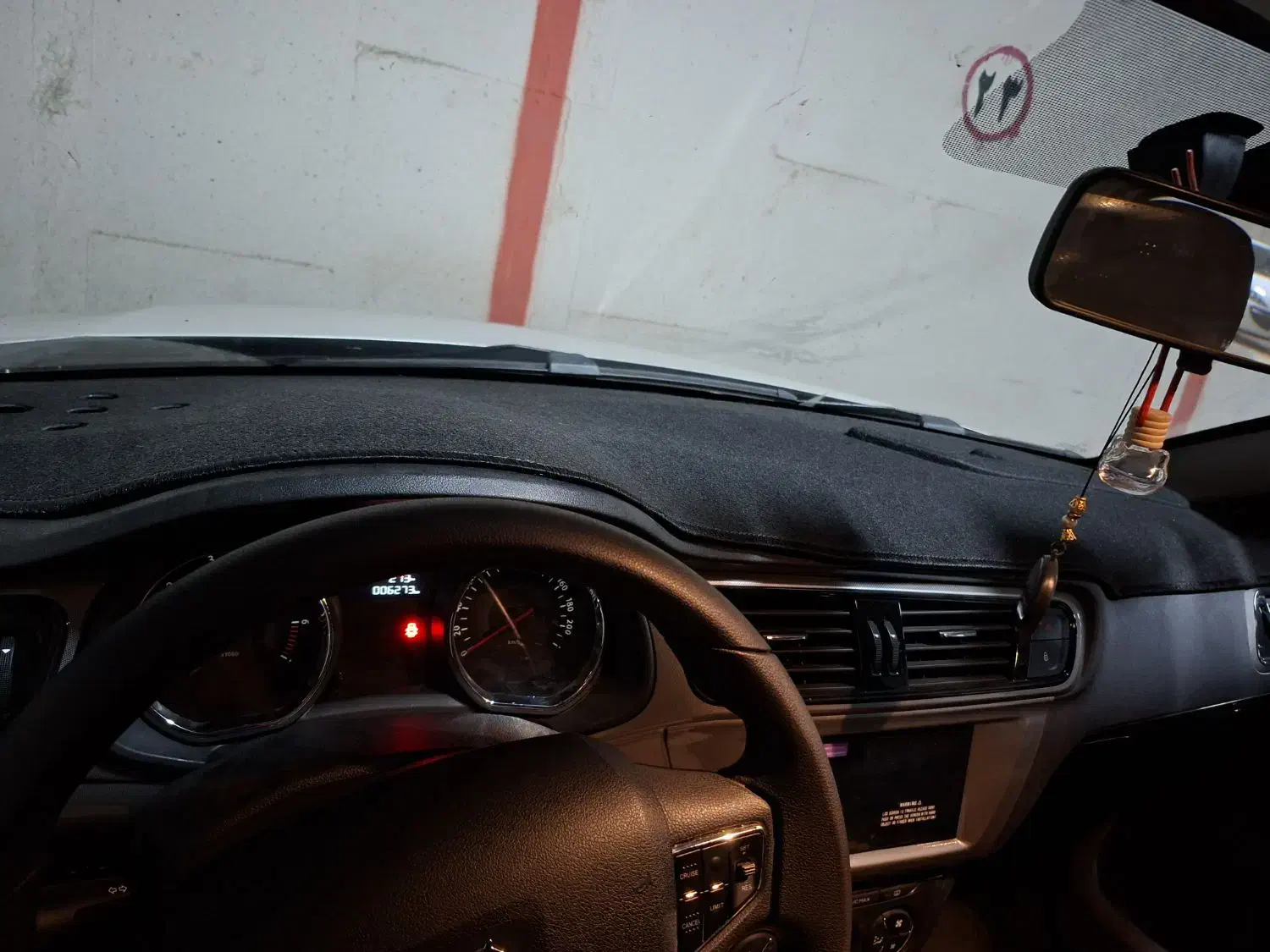 رو داشبورد و کفی صندوق عقب تارا|قطعات یدکی و لوازم جانبی|قم, طلاب غیر ایرانی|دیوار