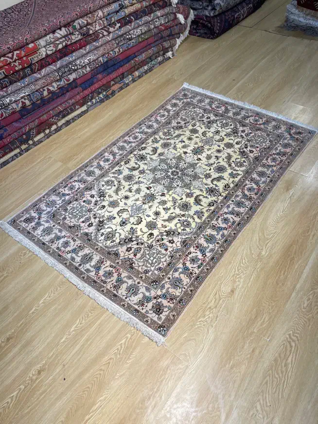 ذرع نیم دو کف ابریشم تک خفت اصفهان|فرش|تهران, سلسبیل شمالی|دیوار