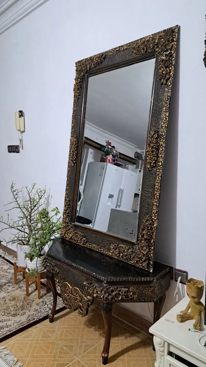 آینه|آینه|رشت, حمیدیان|دیوار