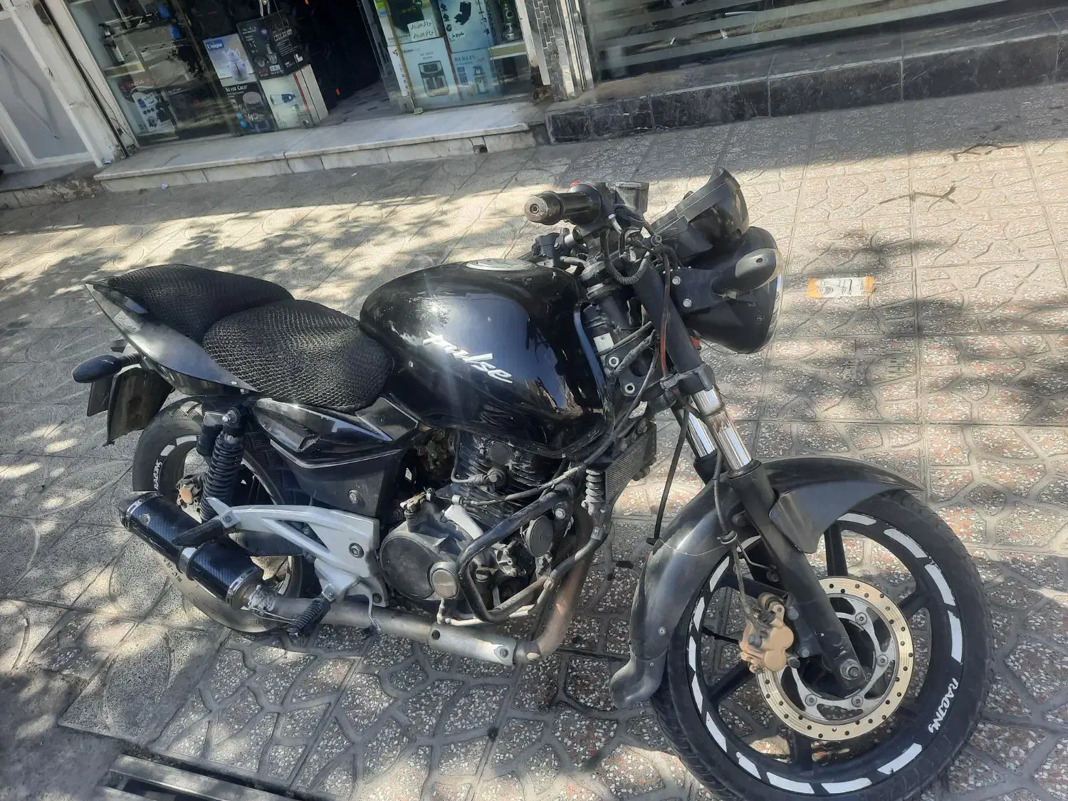 پالس مشکی۲۲۰ یوجی چراغ گردمدل۸۹ بیمه۶ماه|موتورسیکلت|اسلامشهر, زرافشان|دیوار