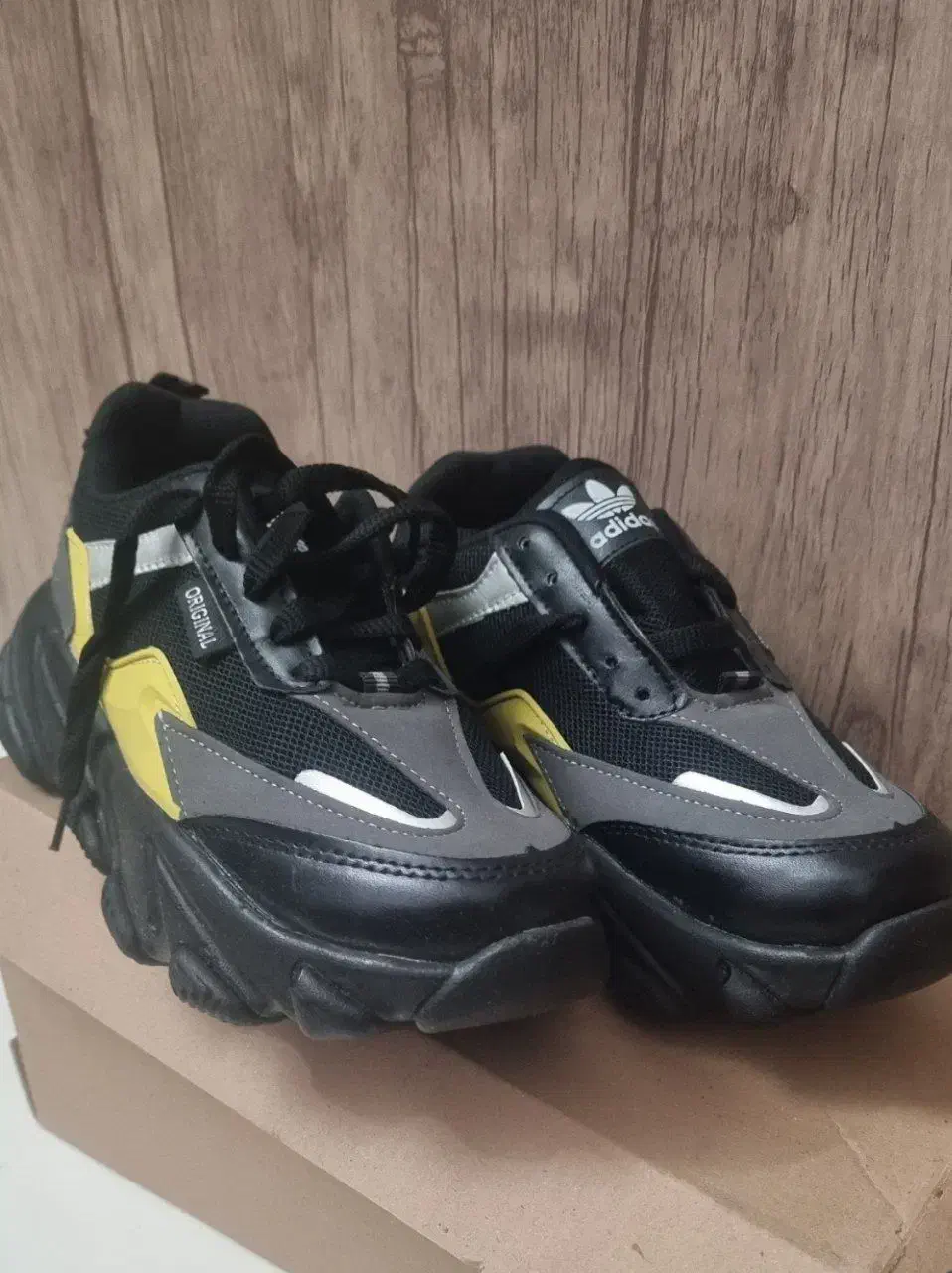 کفش|کیف، کفش، کمربند|کرمان, |دیوار