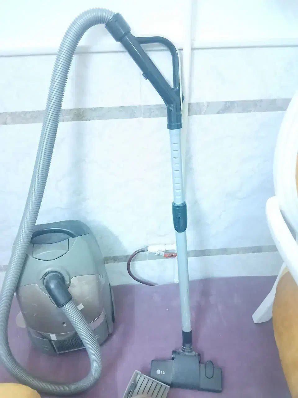 جاروبرقی کارکرده الجی موتورش صدا میده|جاروبرقی، جارو شارژی، بخارشو|قم, چهل درخت|دیوار