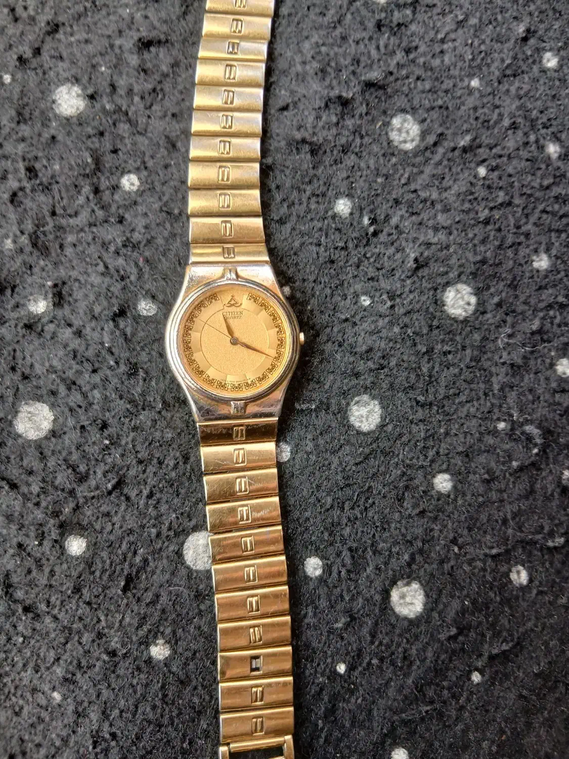 یکعدد ساعت مردانه بند استیل ضد اب طلایی رنگ|ساعت|سمنان, |دیوار