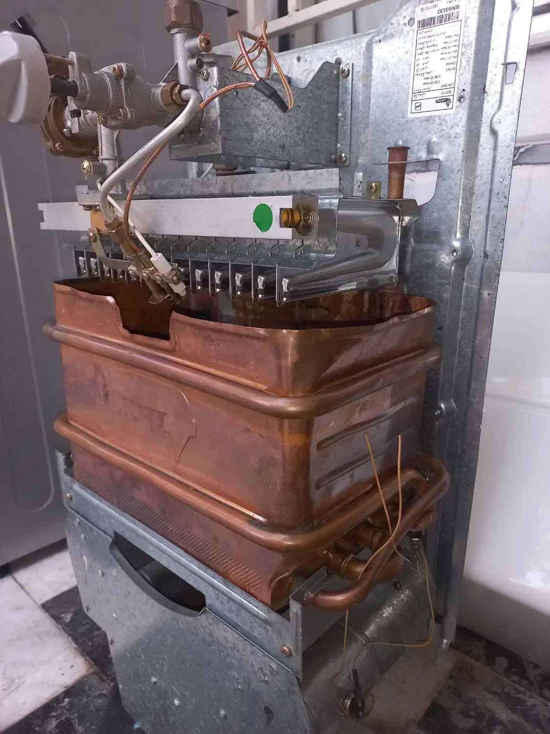 آبگرمکن بوتان ۳۱۱۵دیواری معاوضه با آبگرمکن کهنه|آبگرمکن، پکیج، شوفاژ|قرچک, مهدیه|دیوار