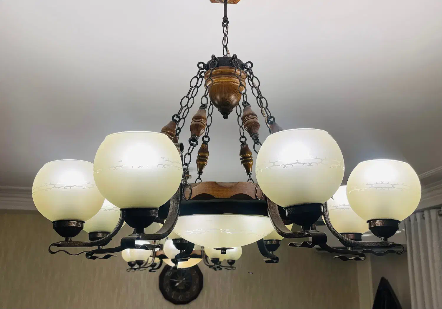 دو عدد لوستر چوبی فلزی روستیک ۸ شعله|لوستر و چراغ آویز|تهران, شهران شمالی|دیوار