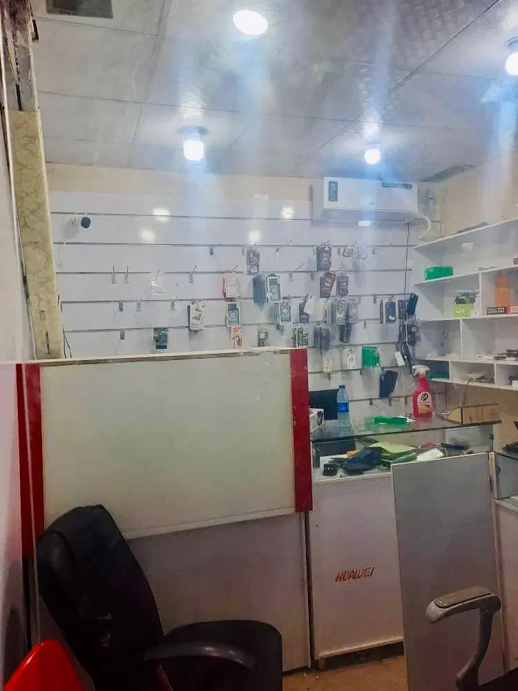 مغازه با دکور و وسایل موبایلی همه چیز تکمیل|فروشگاه و مغازه|دهدشت, |دیوار