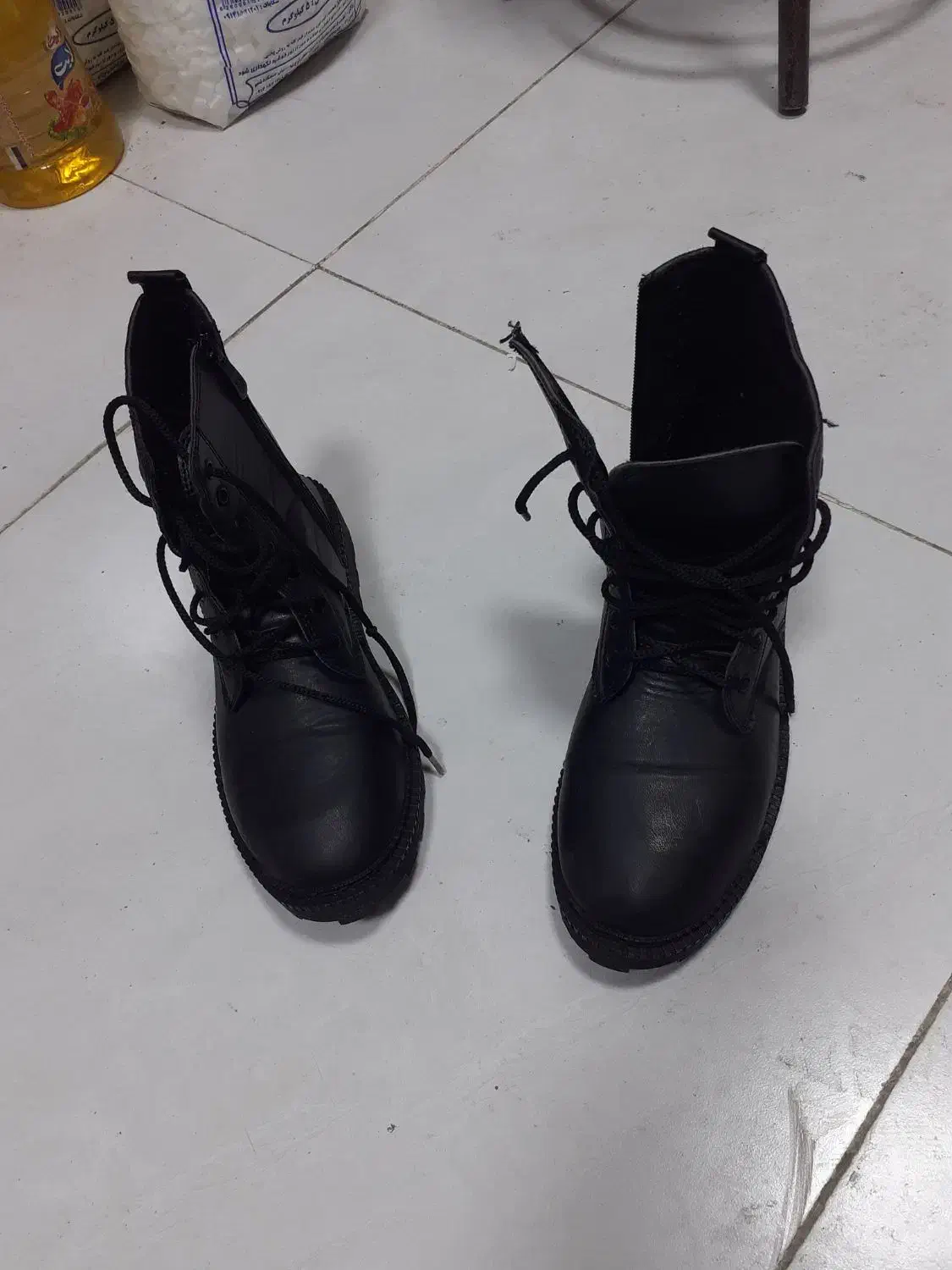 نیم پوتین|کیف، کفش، کمربند|سنندج, |دیوار