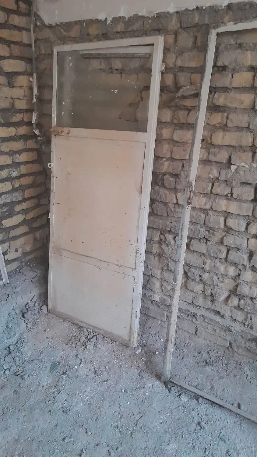 پنجره آهنی|مصالح و تجهیزات ساختمان|تربت‌حیدریه, حسنی بالا|دیوار