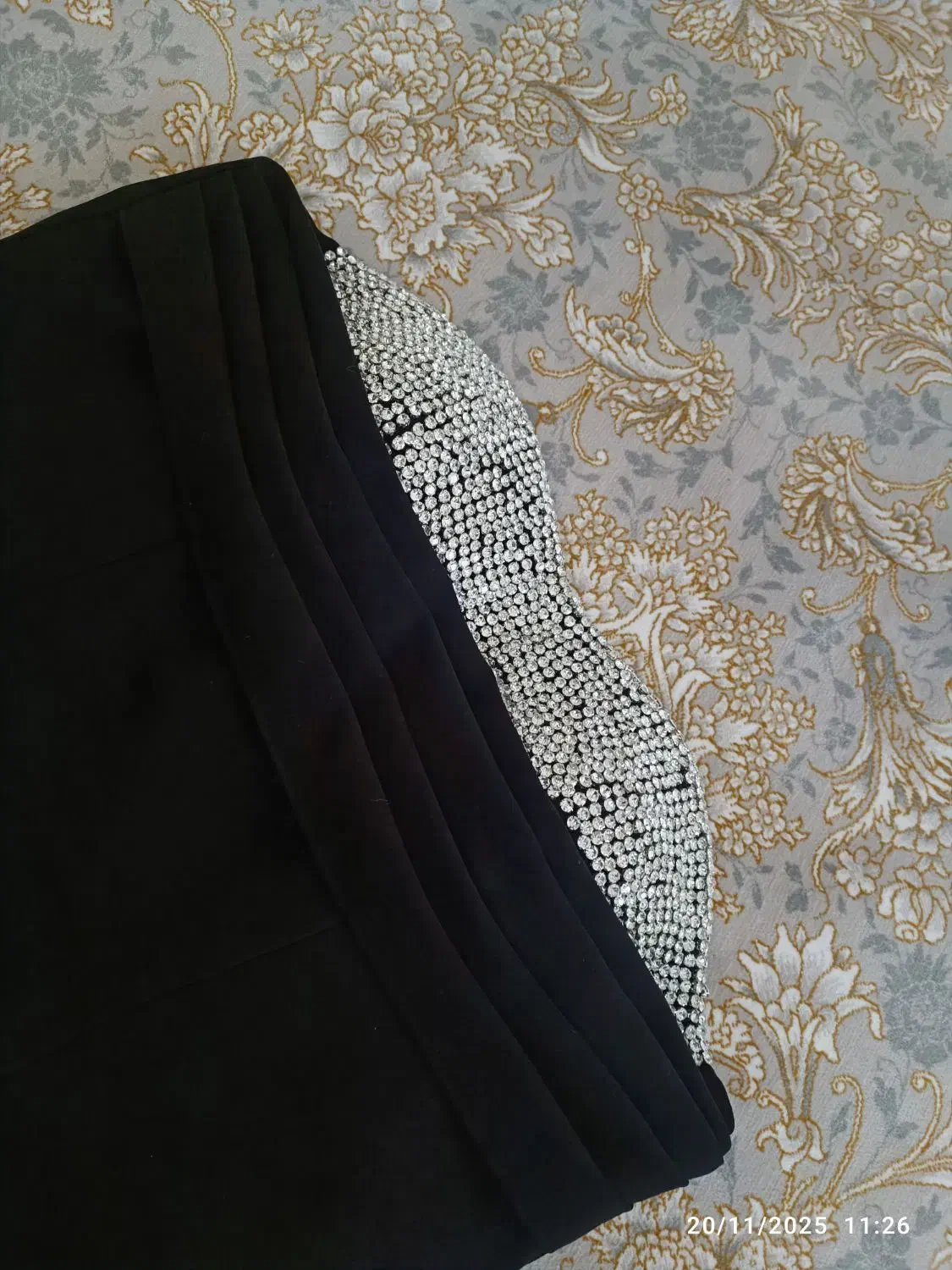 لباس مجلسی|لباس|تربت‌حیدریه, سیلوی گندم|دیوار