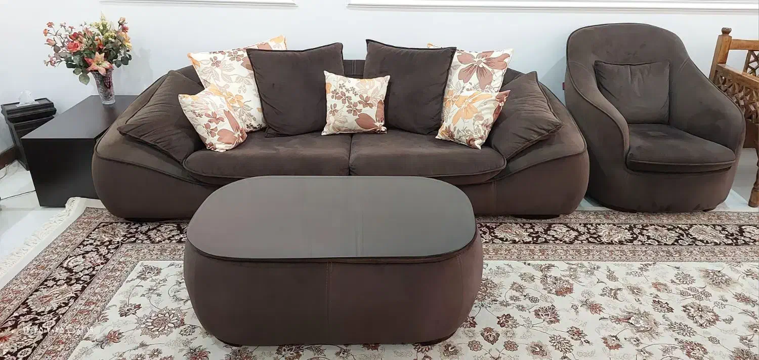 یک دست مبل ۸نفره به همراه میز جلو مبلی|مبلمان خانگی و میز عسلی|یزد, |دیوار