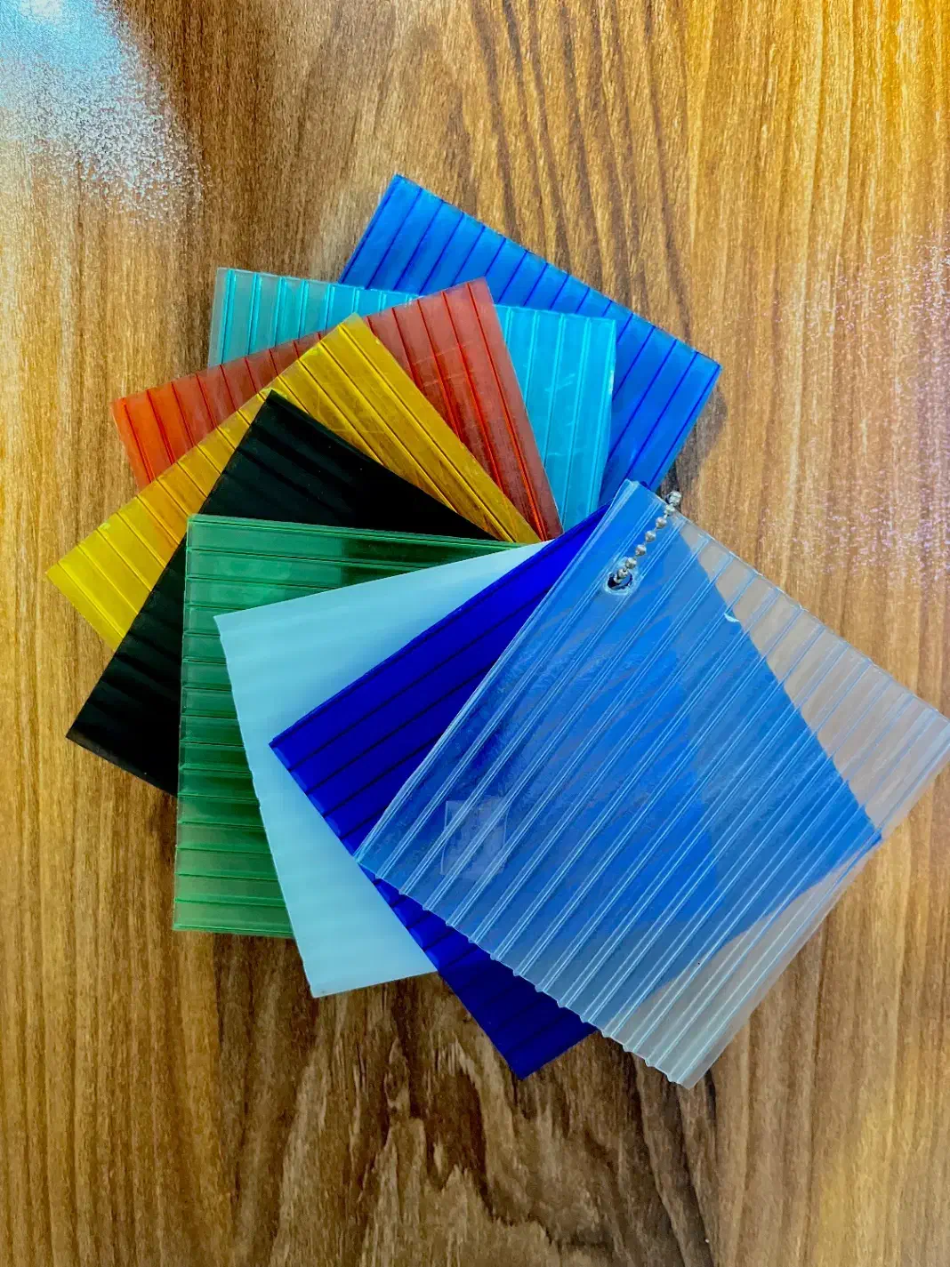 پخش و فروش ورق های پلی کربنات با uv ضد آفتاب|عمده‌فروشی|قم, زاویه|دیوار