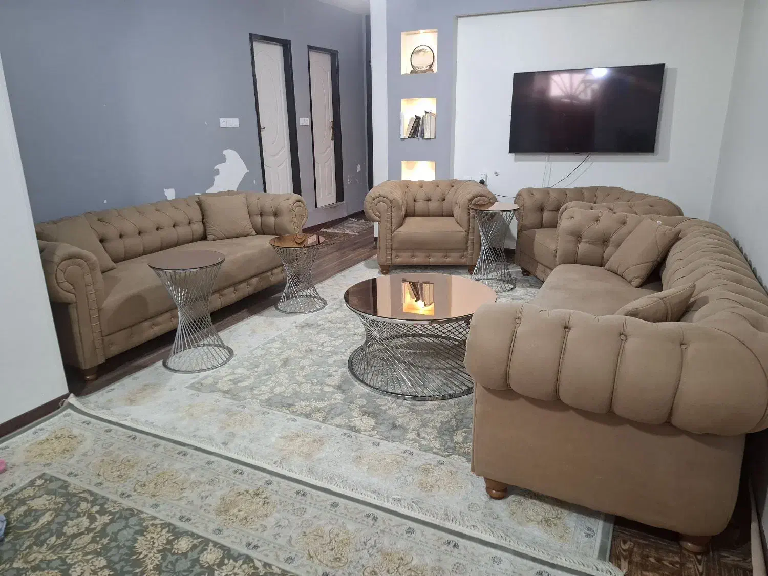 کاناپه ۸ نفره،دوعدد۳ نفره و دو عدد تک نفره کنارمبل|مبلمان خانگی و میز عسلی|اهواز, فرهنگ شهر|دیوار