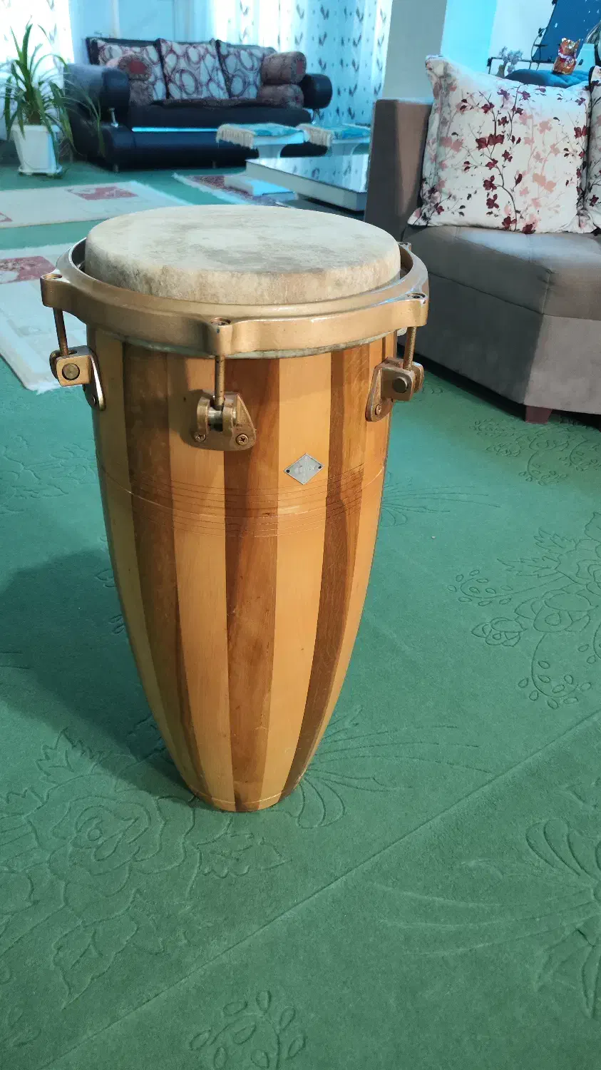 تومبا|درام و پرکاشن|شیراز, شهرک جماران|دیوار